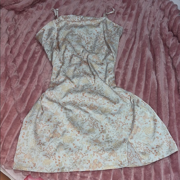 Forever 21 Cream Floral Mini Dress - Picture 1 of 4